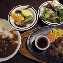 「けんステーキ」を頼むと、サイドディッシュは無料です