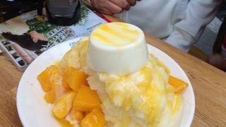 マンゴーかき氷がふわっと溶ける！