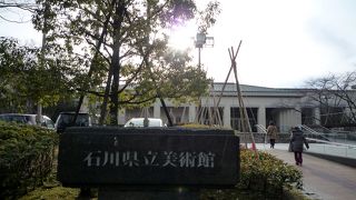 兼六園シャトルに乗って成巽閣前で降りると行きやすい