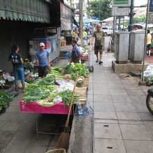 ウォンウェンヤイ市場