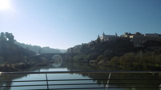 トレド駅より徒歩で旧市街へ向かう時に渡ります