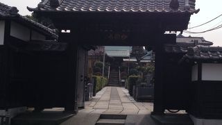 まっすぐ続く参道が印象的