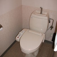 洋室のトイレは独立してる