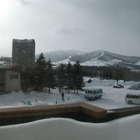 和室からの眺め、反対側の部屋ならウエストゲレンデが見える