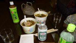 灯台もと暗し、コスモスホテル隣りのワンタン店「巧味温州大饂飩」