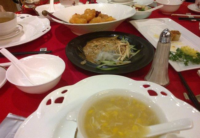 予約したほうが無難、北京ダックのランチを食べてきました