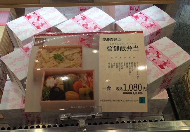 美濃吉（上野松坂屋店）は、上野公園でのお花見弁当で繁盛しそうです