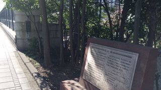 新橋演舞場裏、首都高速が下を通っています。