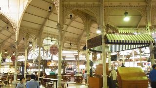 オフィス街にあるホーカーズ