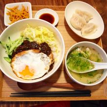 石垣島らー油を使ったジャージャー丼！