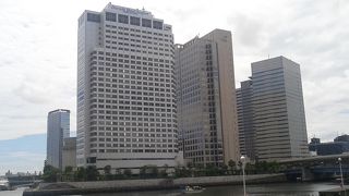 近くには運河があります