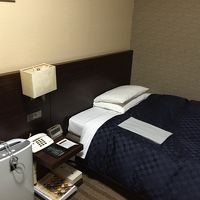 喫煙シングル、空気清浄機完備、窓も開閉可能