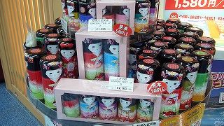 日本人形の缶に入った飴が好評でした