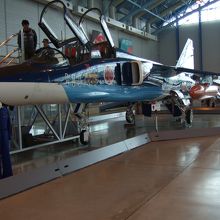 T-2高等練習機のコックピットに乗れます