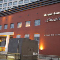 ホテル概観。写真右側はJR奈良駅