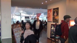 開放感のあるカフェ