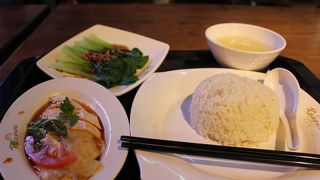 マリーナ地区のフードコート