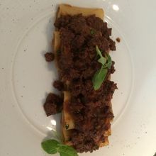 太麺パスタのボロネーズ　かなりのボリューム