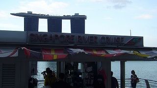 マーライオン近くで乗船