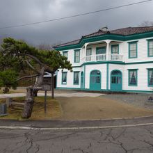 旧檜山爾志郡役所と土方歳三嘆きの松