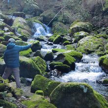 釣りを楽しむ人