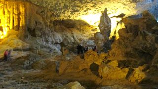 結構広い鍾乳洞です