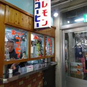 市場内のコーヒー店