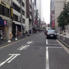 突き当たり左手が歌舞伎座