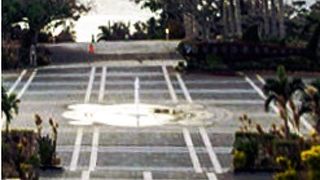 海を眺めながらベンチに座って過ごすと癒やされます