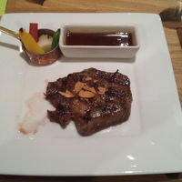 ブッフェ形式ながらも選べるメイン料理が！