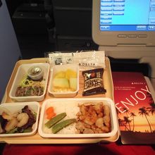 最初の機内食