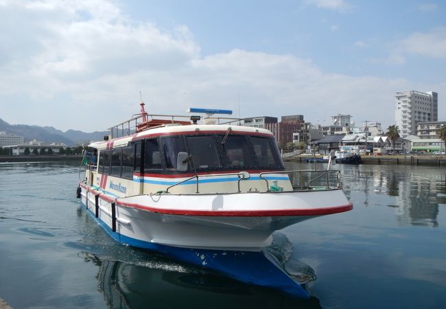 三原港から、平山郁夫美術館のある瀬戸田への航路ですが、途中、小佐木島・佐木島・生口島沢港に寄港する船もあります
