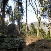 箱根旧街道から見える双子山