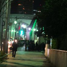 朝3時で40人てどの人が列を作っていた。