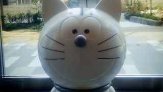 トラのもんがかわいくお出迎え