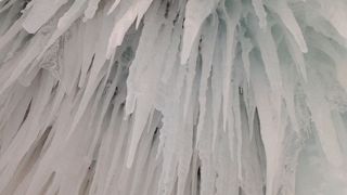 天井のつららは迫力あります(*^_^*)