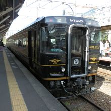 ＪＴＢ特別企画、Ａ−ＴＲＡＩＮで長崎駅を出発。