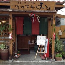 沖縄の店構えはこんなこんな感じでしょうか。