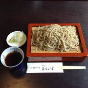 温泉街の蕎麦屋