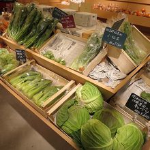 野菜も買って帰りたいのですが、重たくて…