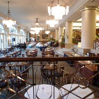 一階のレストラン