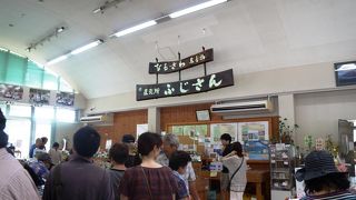 地元農産物や山梨名物がいっぱい