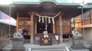 西新井にある歴史ある神社です