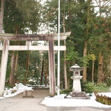 帰りにタクシーを呼んだ場合、この一の鳥居（表参道）前に。