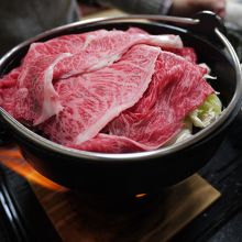 お肉の下には野菜が埋もれてますよ〜