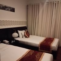 シンプルで使いやすい室内、ポットやカップも新しい