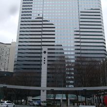 アイランドパティオ周辺にアート作品や飲食店も集中しています