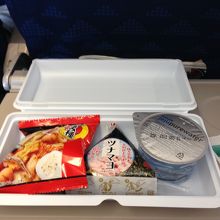 福岡から仁川線のオニギリとえびせん