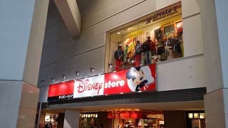 いつも混んでいる　みなとみらいのディズニーストア