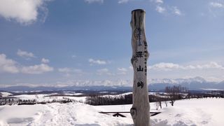 十勝岳連峰を見渡せます。